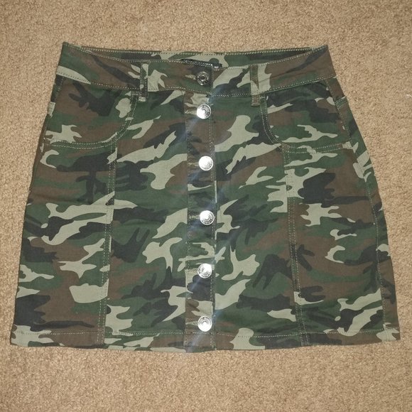 Almost Famous: Camo Print High Rise  Button Front Denim Mini Skirt - JR Size 7 - Picture 1 of 7